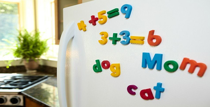 Магнитная азбука на холодильнике или на доске - самый простой способ выучить и родные буквы, и латинские