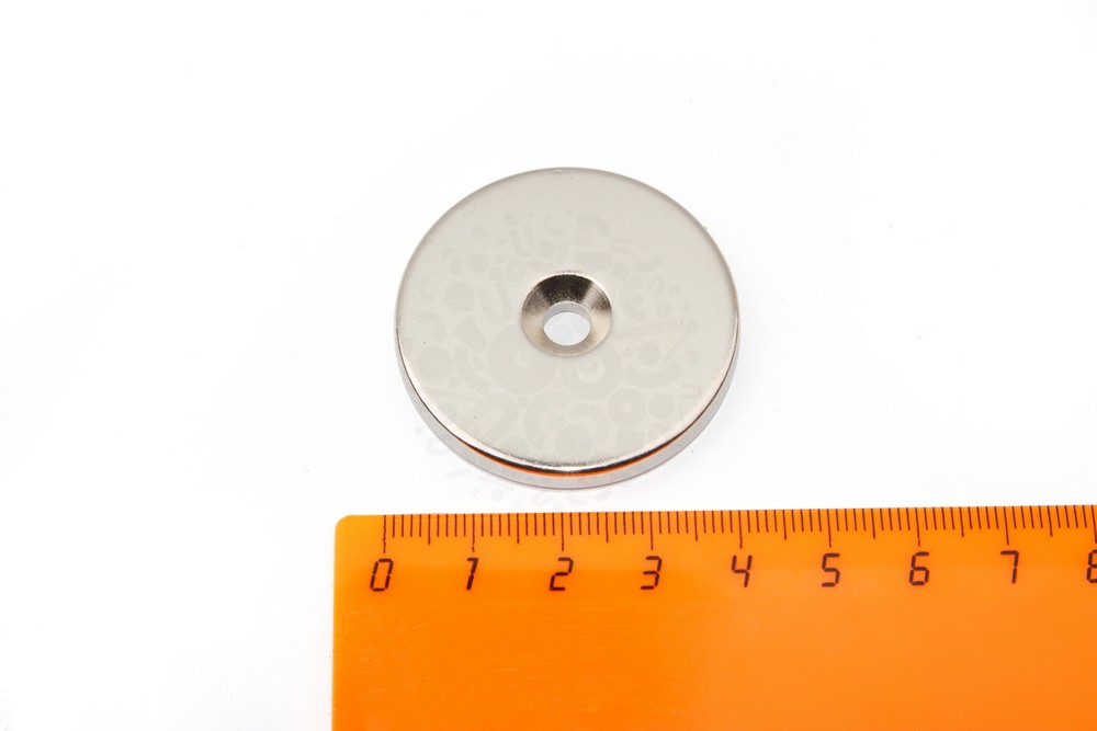 Неодимовый магнит диск 40х5 мм с зенковкой 5/10 мм в Екатеринбурге