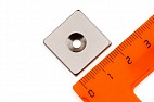 Неодимовый магнит прямоугольник 20х20х3 мм с зенковкой 3.5/7.5 мм, N35